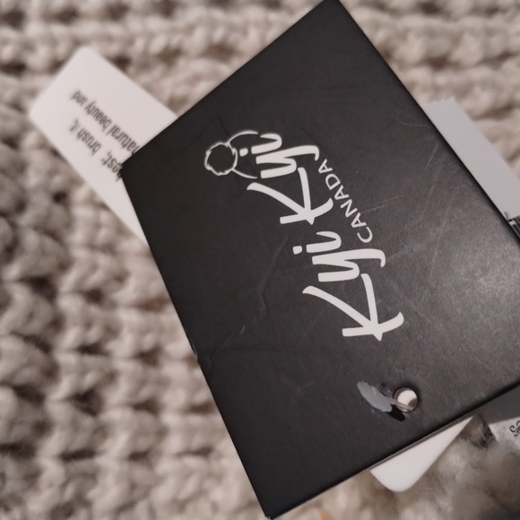 Kyi Kyi Pom-Pom Classic Knit Beanie - Picture 3 of 4